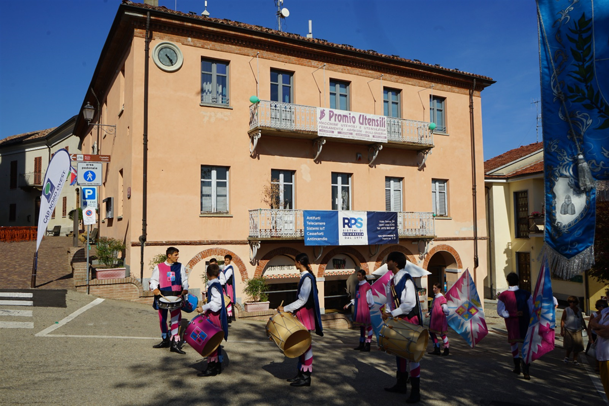 Esibizione sbandieratori e musici